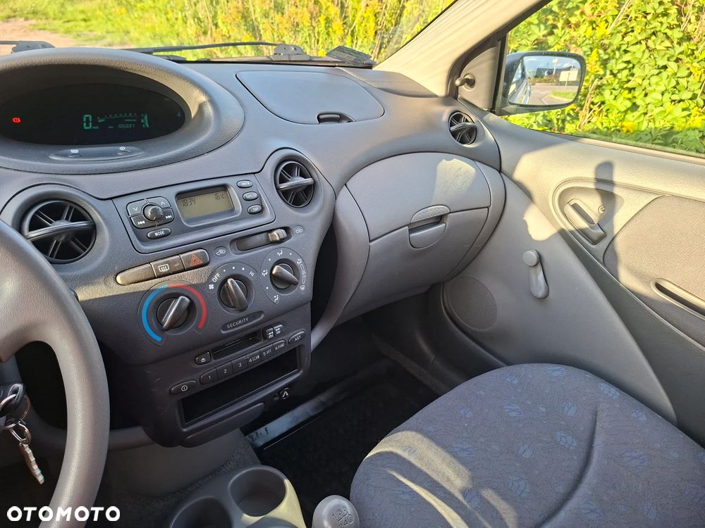 Toyota Yaris 1.0 Base - 16