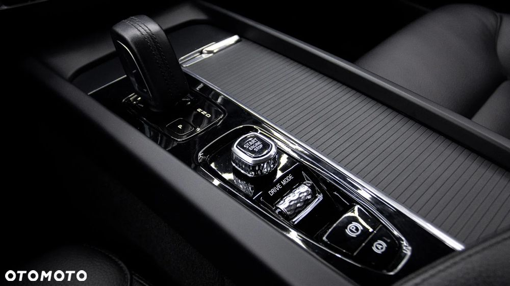Volvo XC 60 T5 AWD Momentum Pro - 23