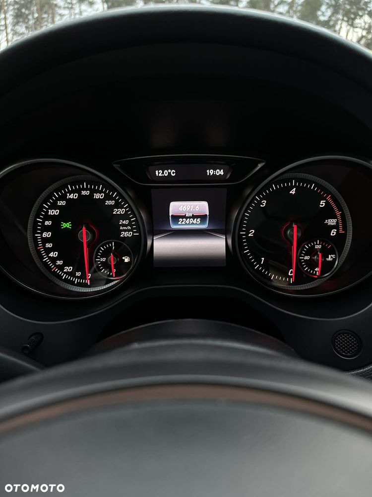 Mercedes-Benz CLA 180 d - 13