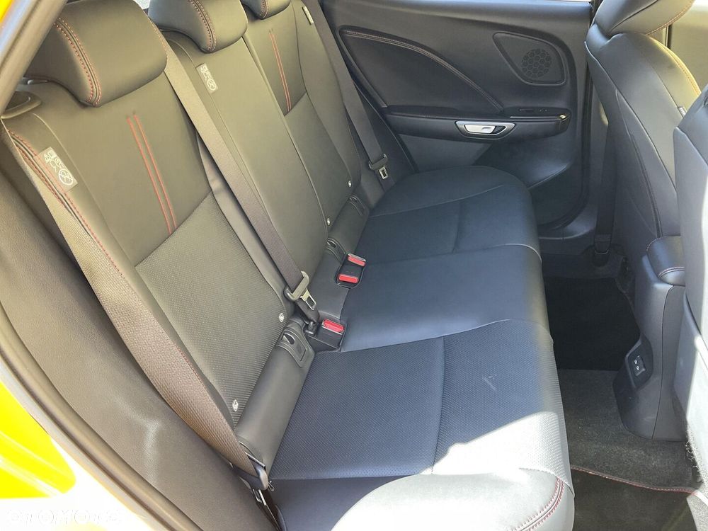 Lexus LBX 1.5 Hybrid Emotion - 16