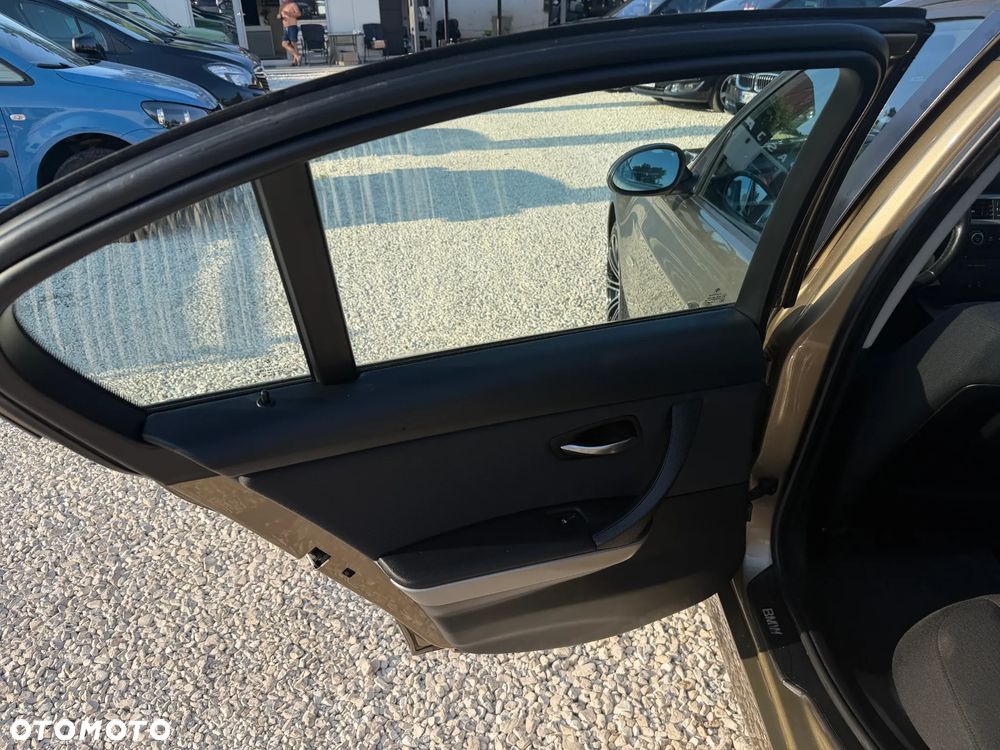 BMW Seria 3 320i - 21