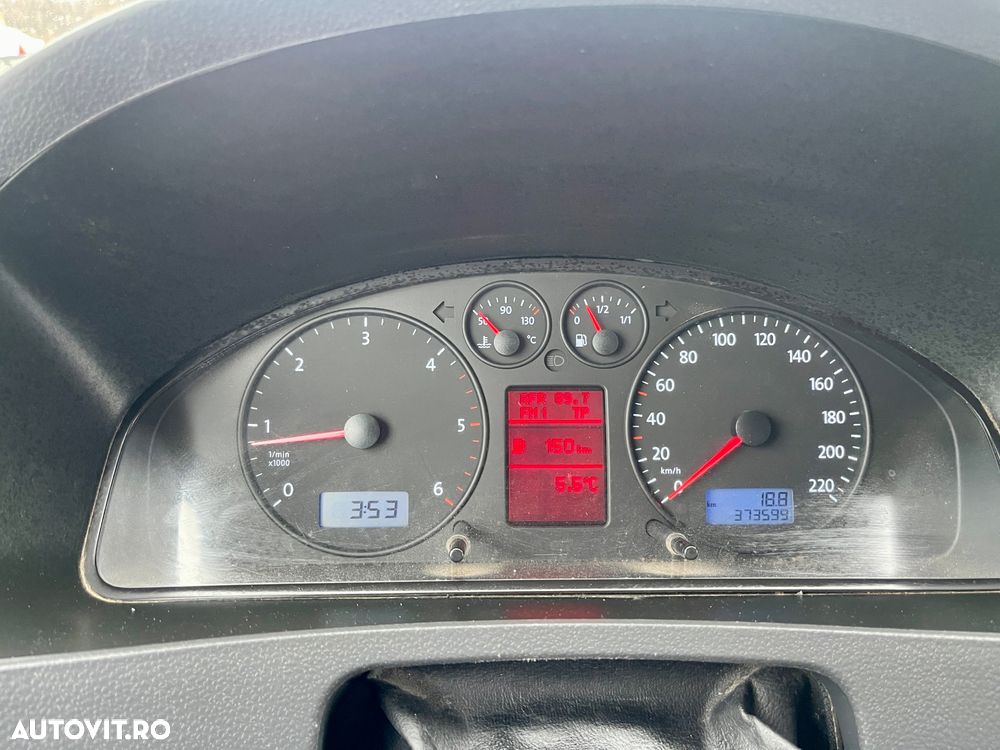 Volkswagen Transporter Caravelle DPF Comfortline Scurt - 14