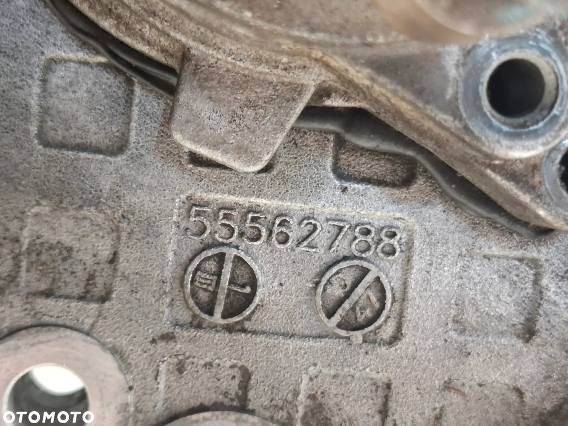 OBUDOWA ROZRZADU POMPA OLEJU WODY OPEL ASTRA J MERIVA B 1.4 TURBO B14NET 55562788 SLASK WYSYLKA - 2