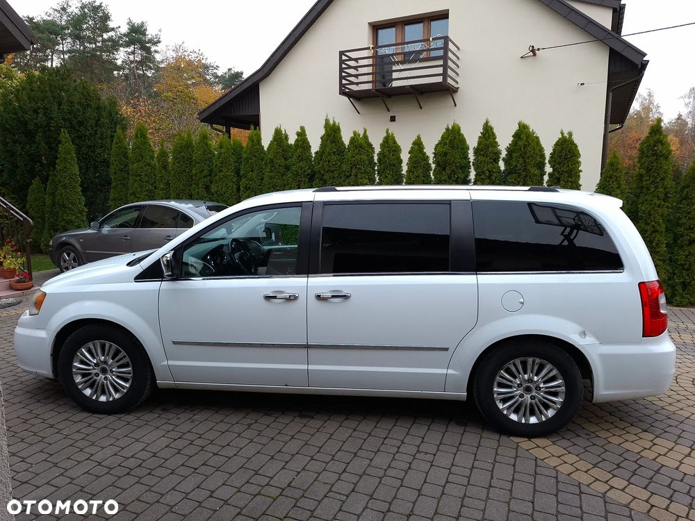 Lancia Voyager 2014 photo 4