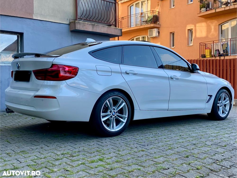 BMW Seria 3 320d Aut. - 32