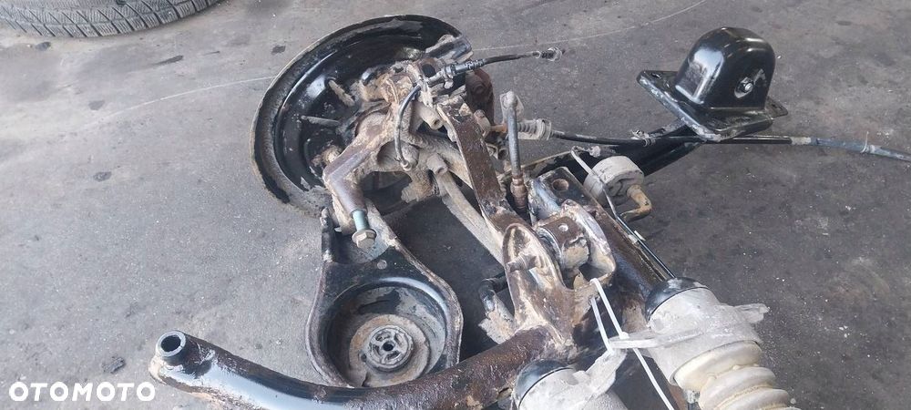 KOMPLETNE ZAWIESZENIE BELKA SANKI TYŁ AUDI A3 8P HB 3D - 4
