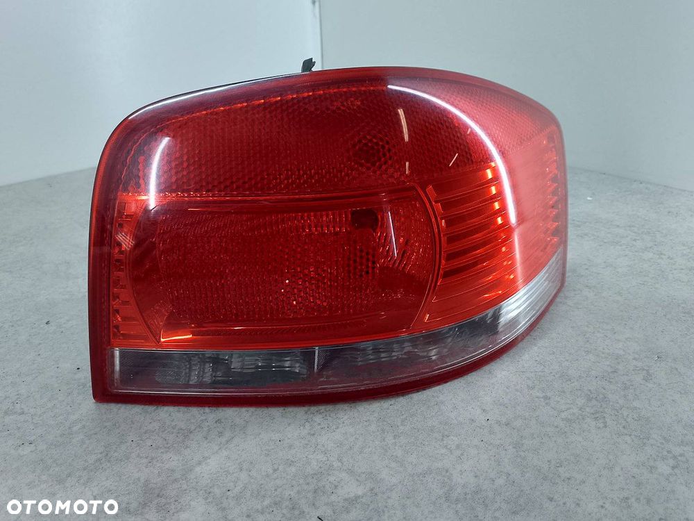 LAMPA TYLNA PRAWA AUDI A3 8P/8PA/8P7 8P0945096 HATCHBACK - 1