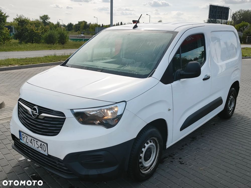 Opel Combo 1.2 Turbo Essentia S&S - 11