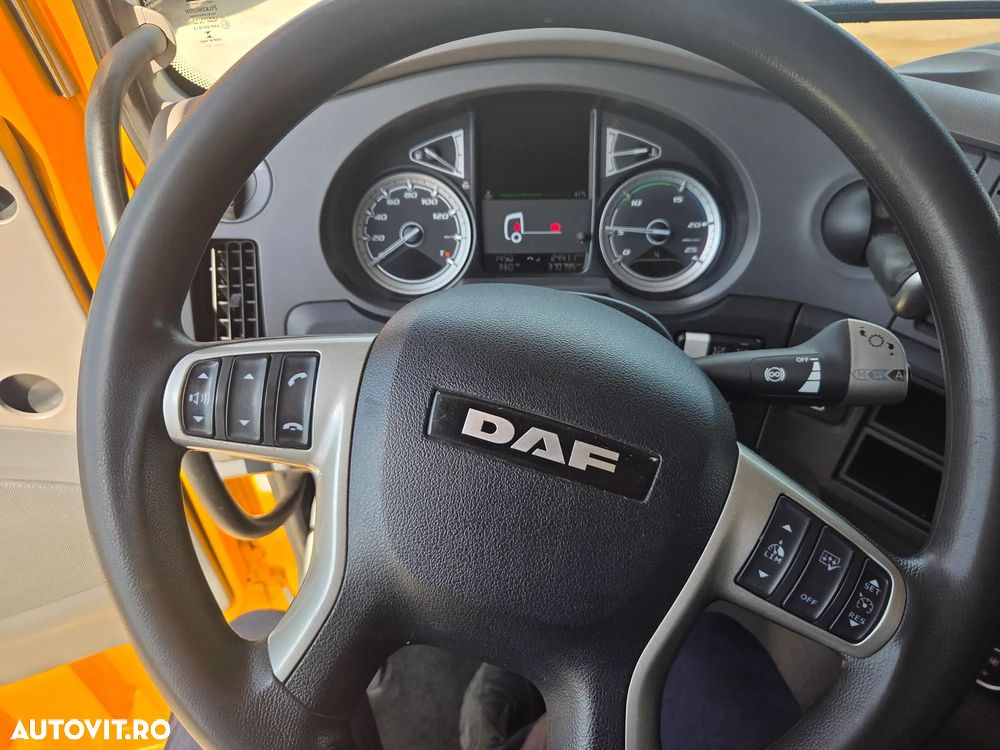 DAF XF 530 6x4, 2021, 370.795km, FULL OPTION, cutie AUTOMATA+RETARDER, Aer cond STATIONARE, FRIGIDER, proiectoare, girofar, kit basculare, 2 x 600l, Masa totala 78t, rulat doar in GERMANIA, STARE FOARTE BUNA, posibil leasing 4 ani-PROMOTIE 52.900 EUR+Tva - 26