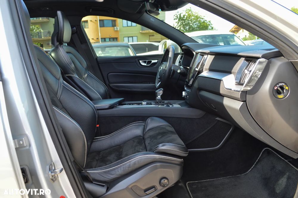 Volvo XC 60 D5 AWD R-Design - 33