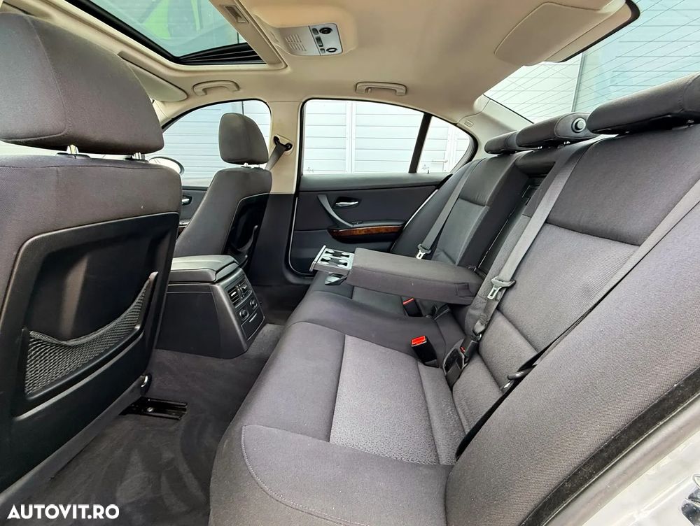 BMW Seria 3 318i Aut. - 24