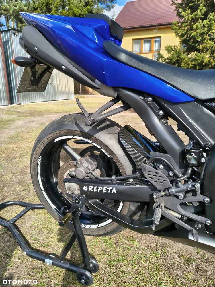 Yamaha R1 - 9