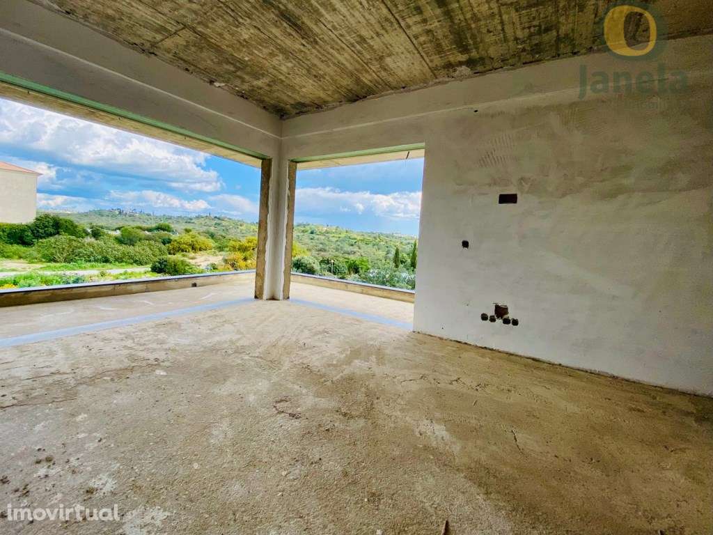 Moradia T4 com piscina, garagem para 8 carros, no Cerro Azul - Grande imagem: 5/24