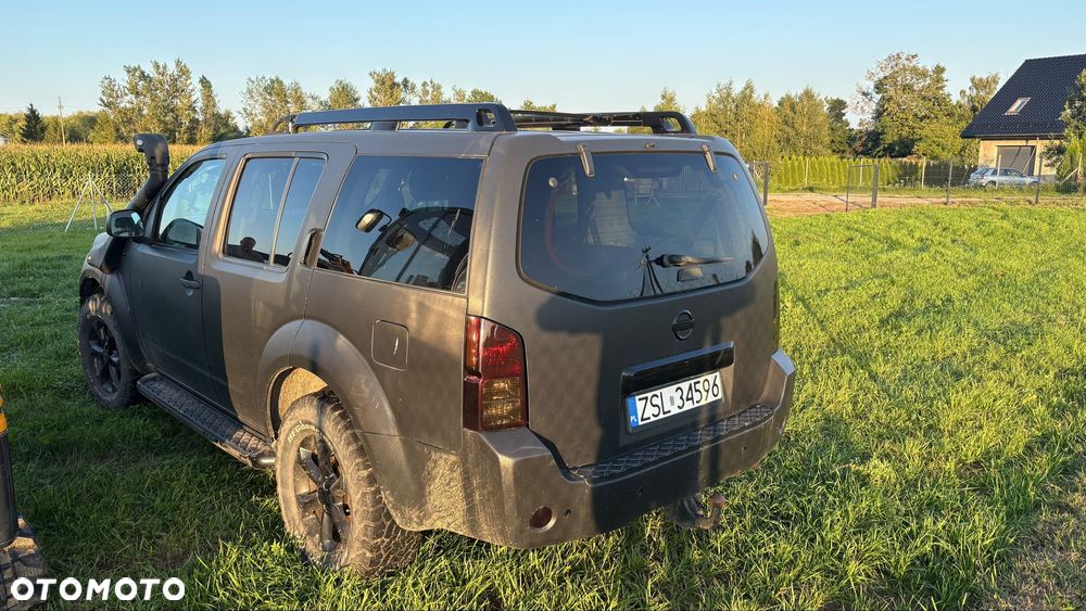 Nissan Pathfinder - 2
