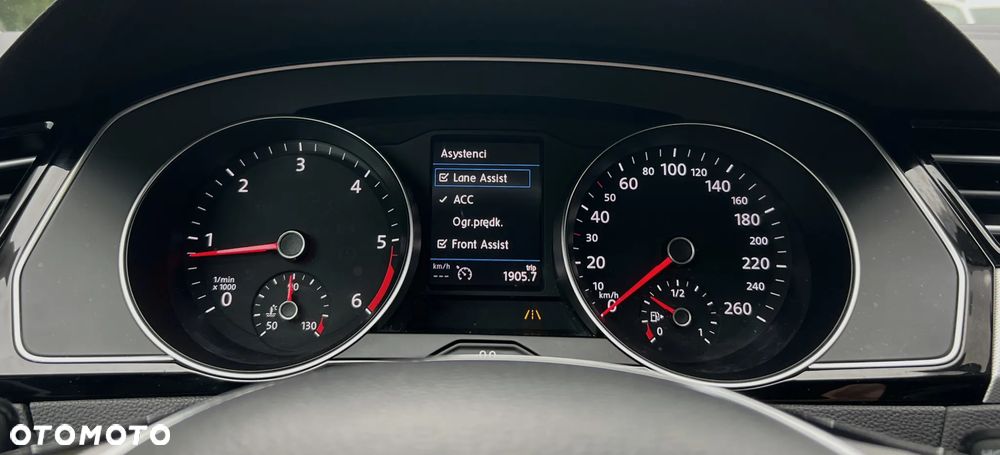 Volkswagen Passat 2.0 TDI SCR Comfortline - 27