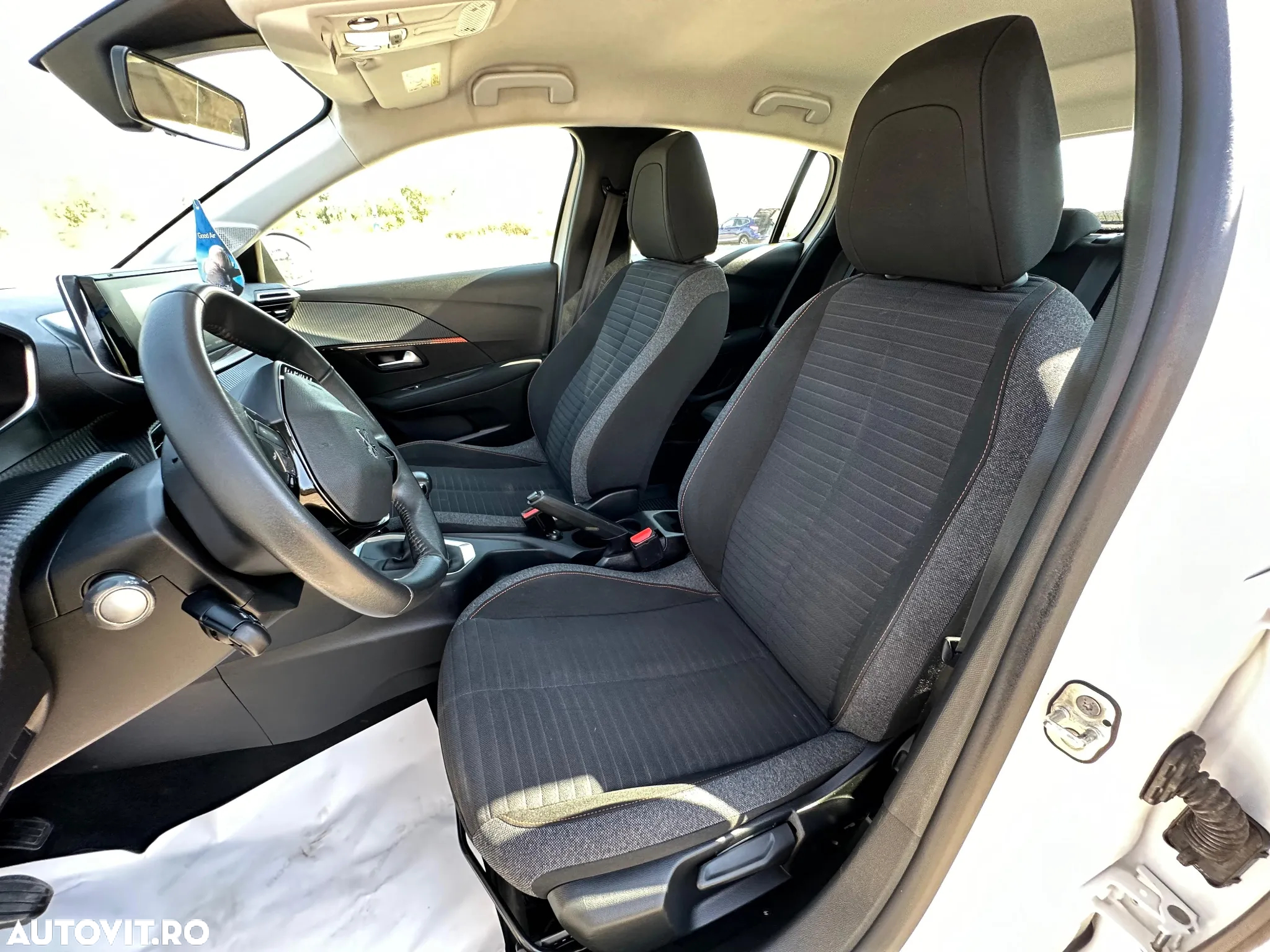 Peugeot 208 1.2 L PureTech STT Active - 8