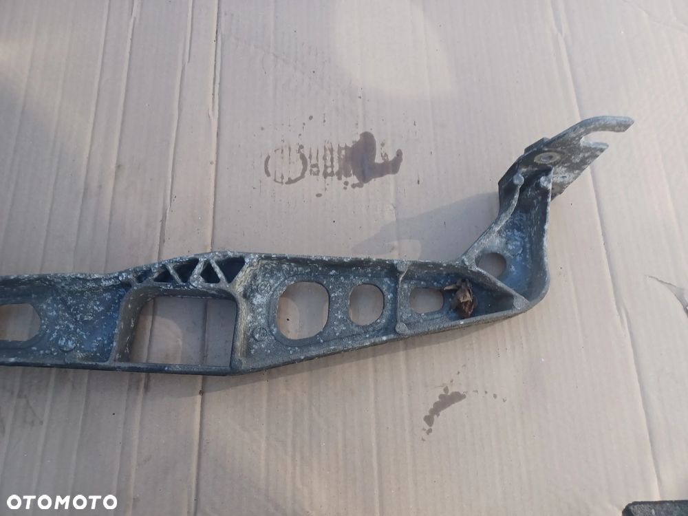 BELKA WSPORNIK AUDI A4 B8 8K0199521C - 2