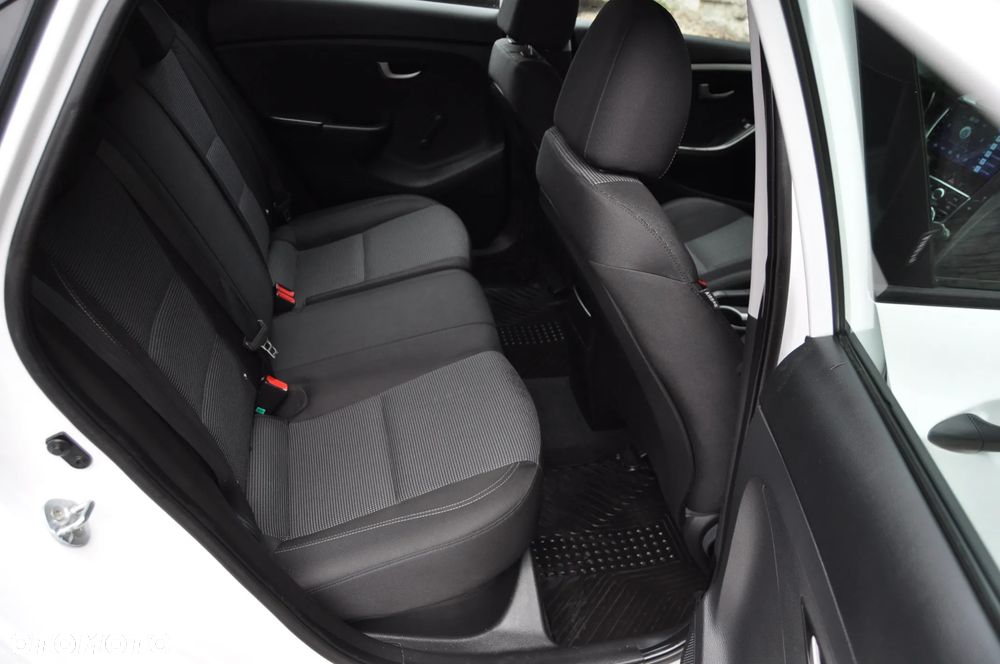 Hyundai i30 1.4 Classic + - 10