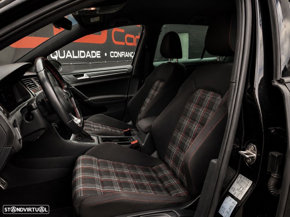 Volkswagen Golf GTI 2.0 TSI OPF DSG Performance — fotografia 10