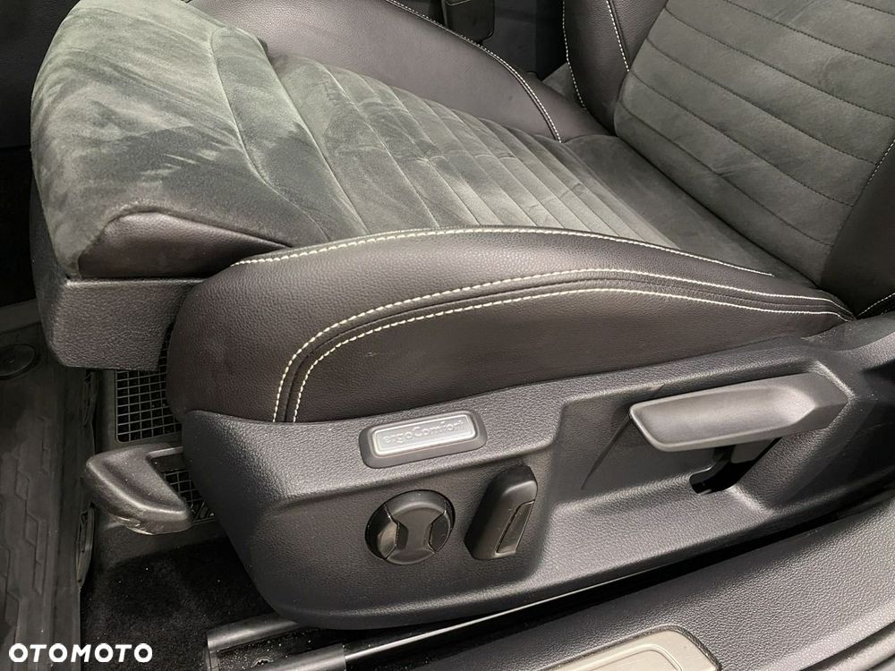 Volkswagen Passat - 25