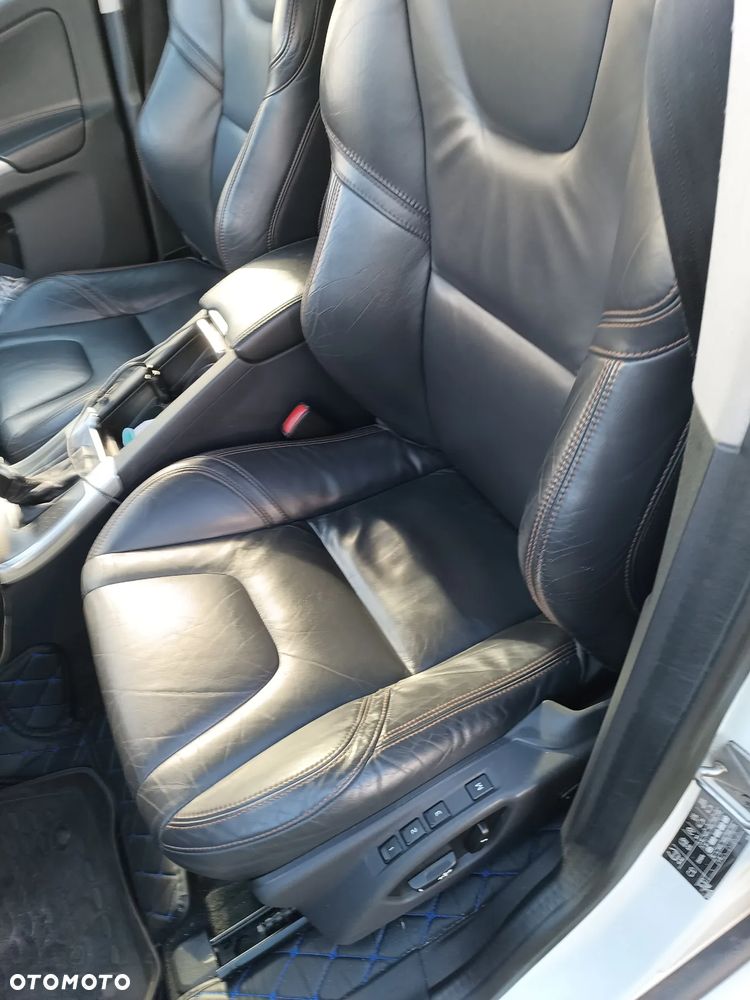 Volvo XC 60 D4 Geartronic Summum - 9
