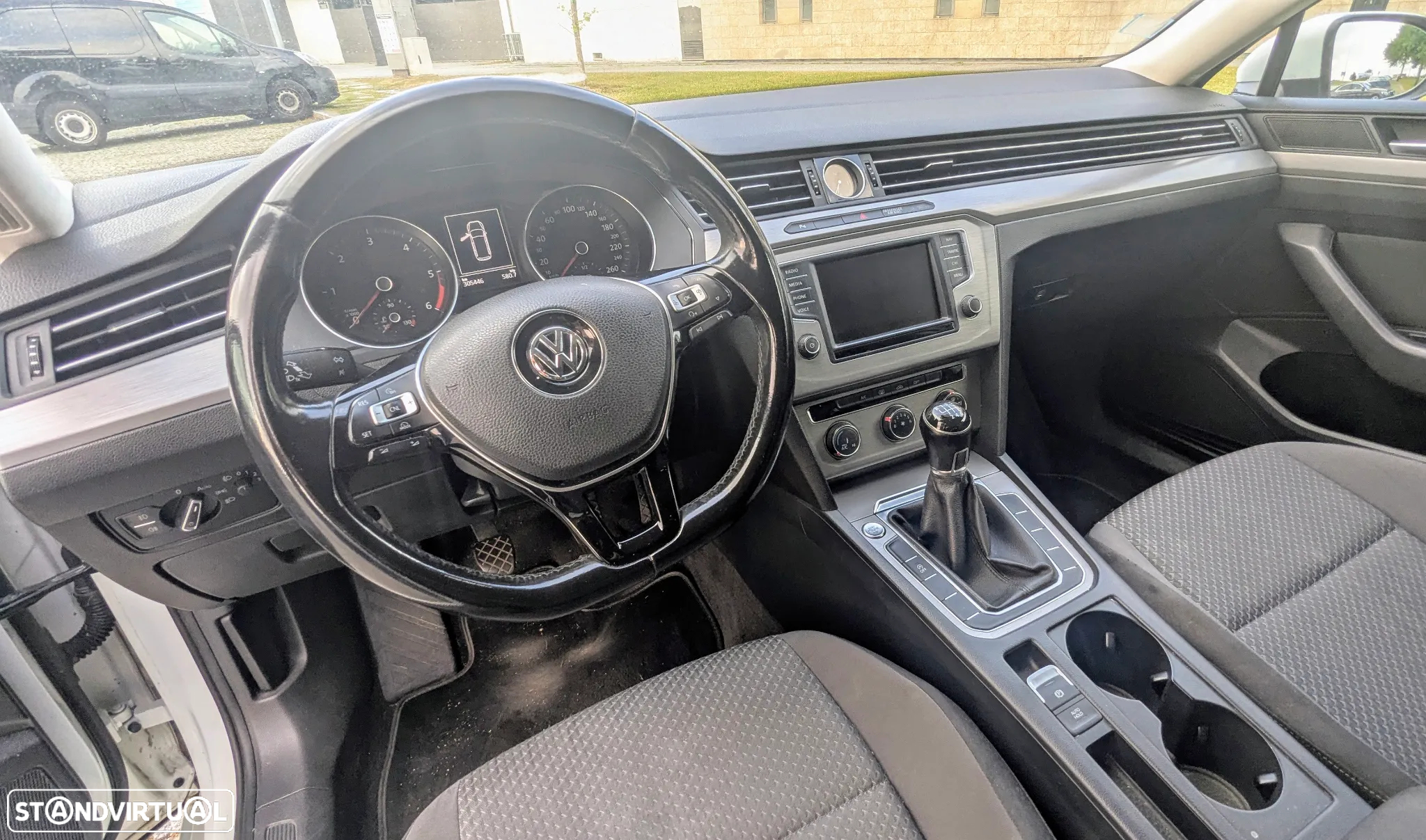 VW Passat Variant 1.6 TDI BlueMotion - 12