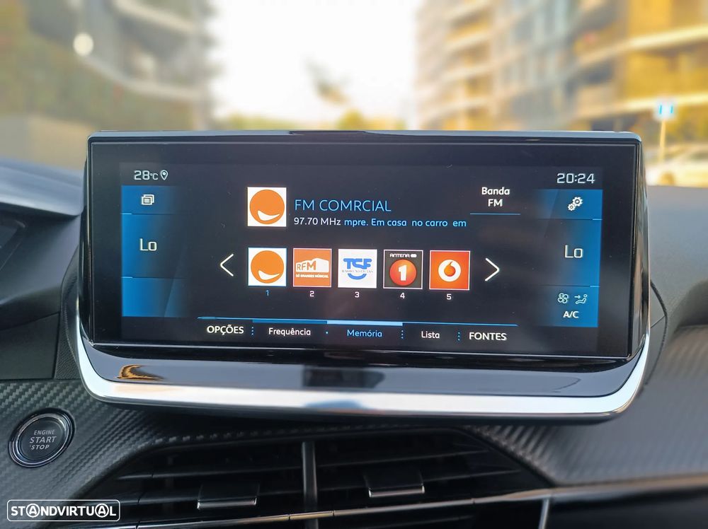 Peugeot 2008 1.2 PureTech Allure Pack EAT8 - 24