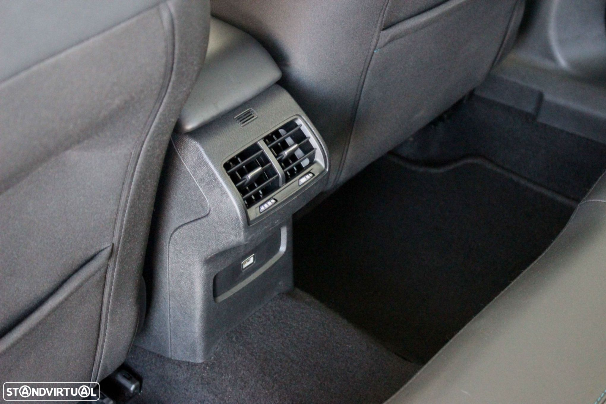 Citroën C4 X 1.2 PureTech Plus EAT8 - 17