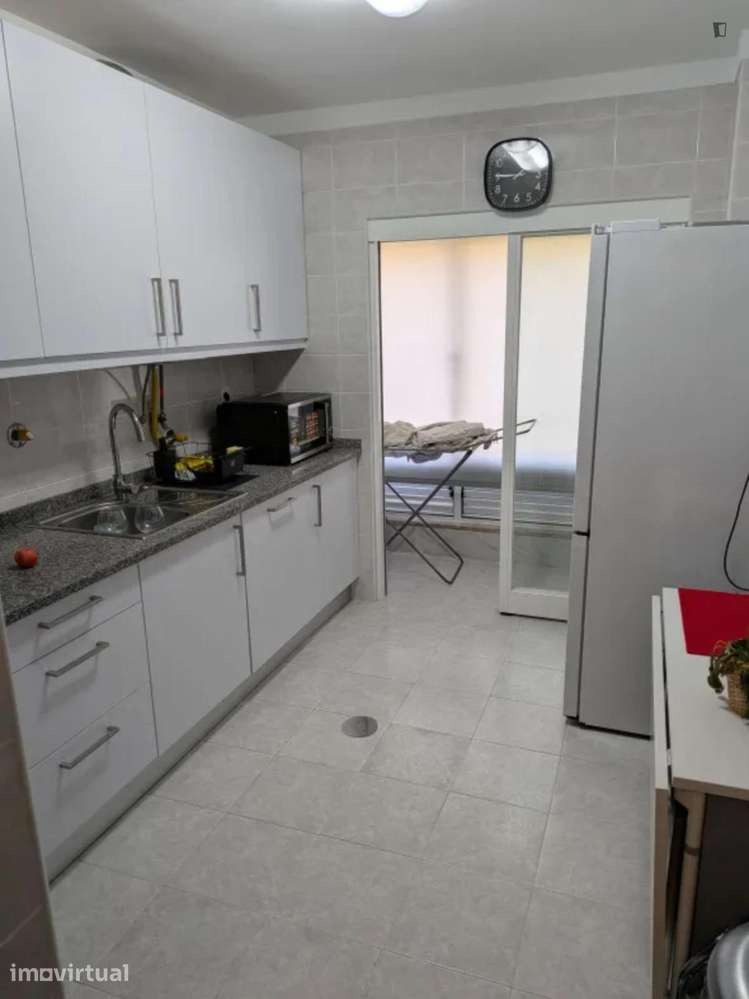 Quarto - localizado em Campanhã Porto - Grande imagem: 2/9