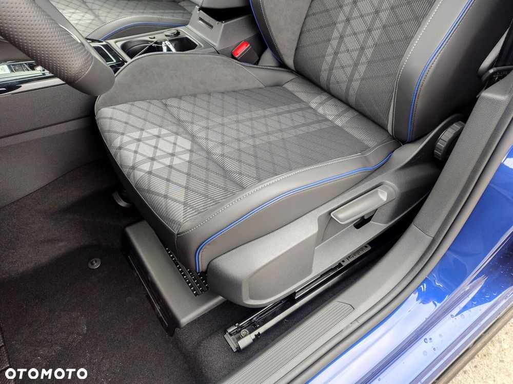 Volkswagen Golf - 26