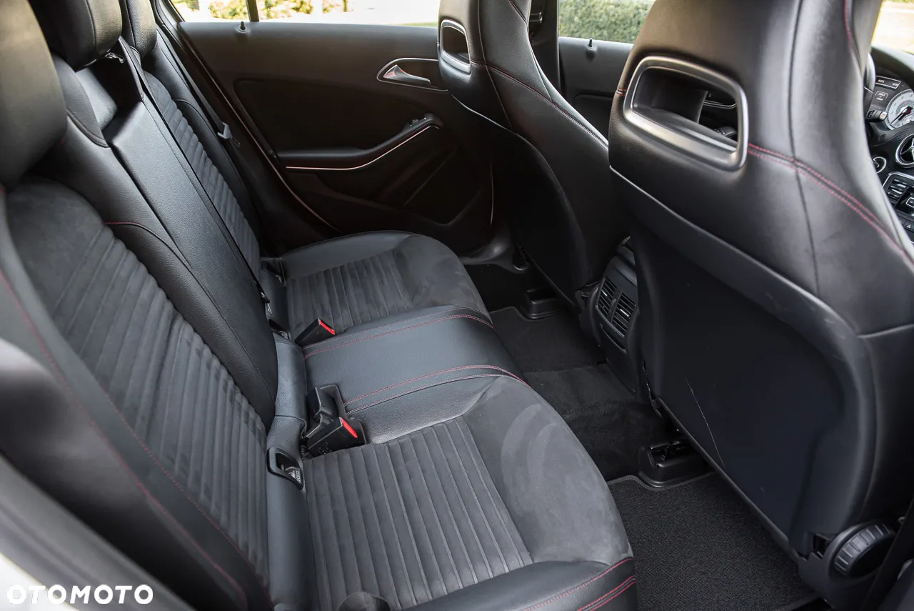 Mercedes-Benz Klasa A 250 4-Matic AMG Line - 32