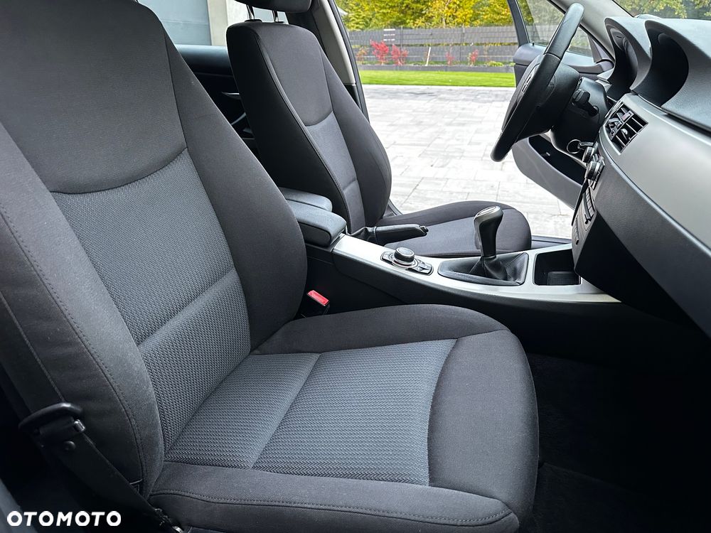 BMW Seria 3 318i - 26