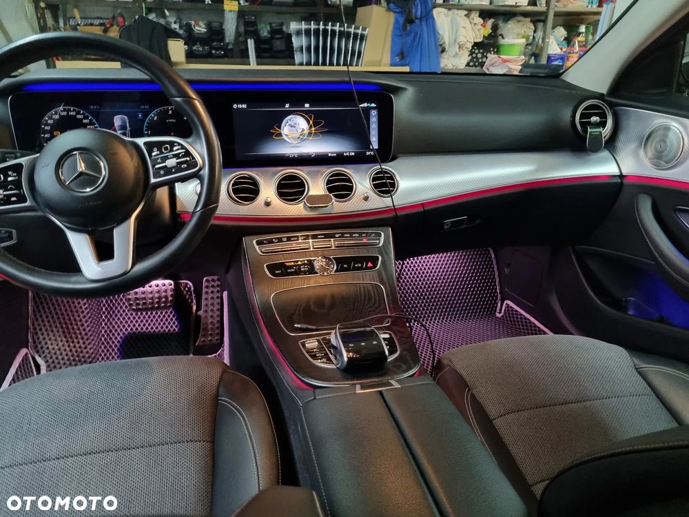 Mercedes-Benz Klasa E 220 d 4-Matic 9G-TRONIC - 31
