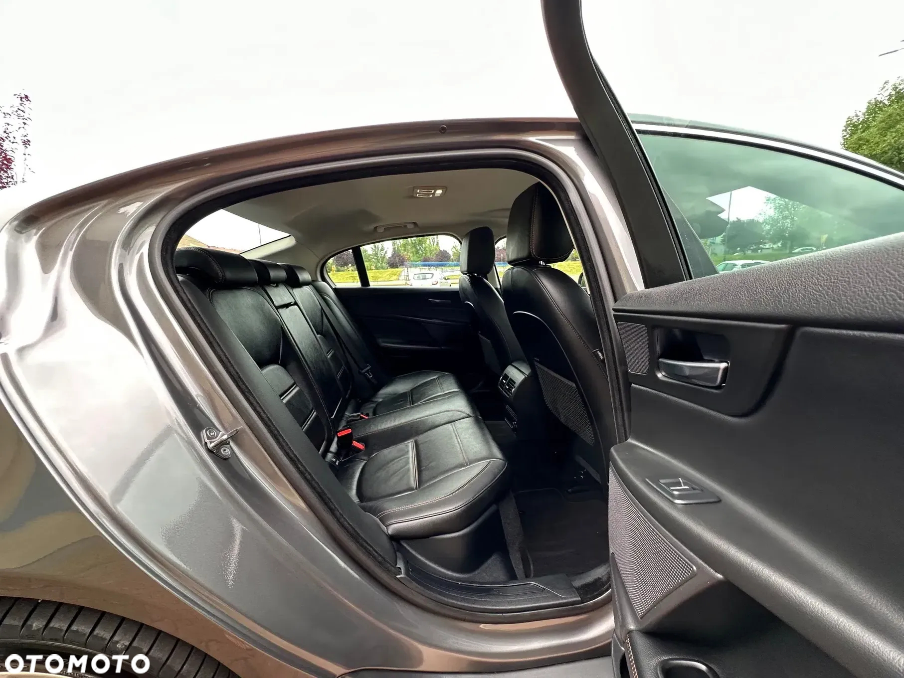 Jaguar XE - 24