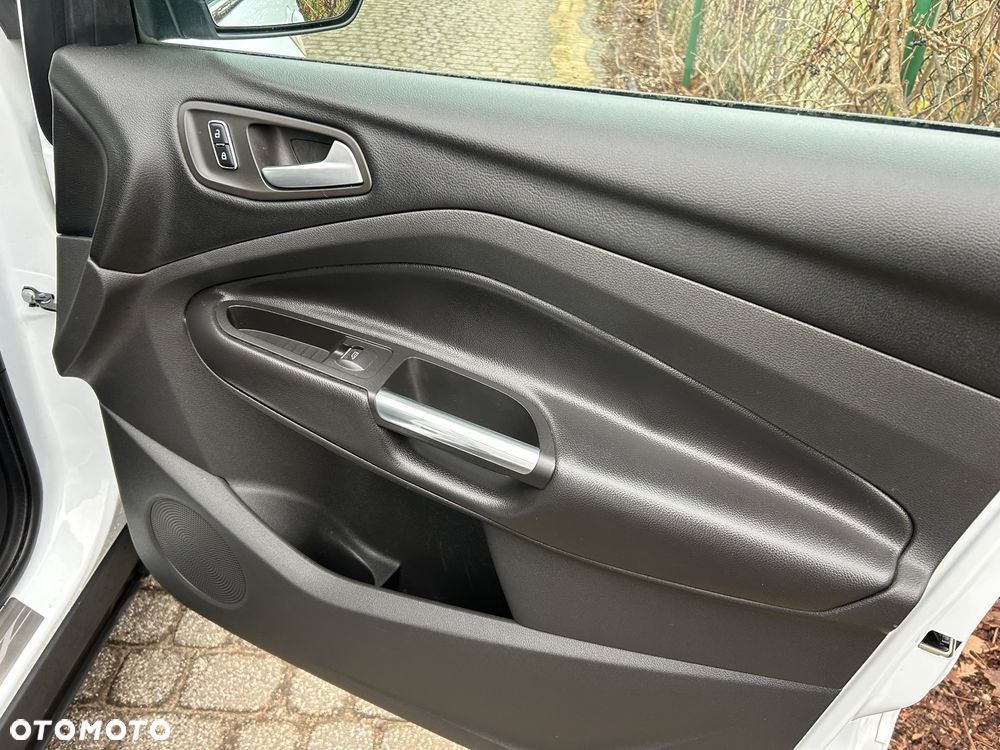 Ford Kuga 1.6 EcoBoost 2x4 Titanium - 26