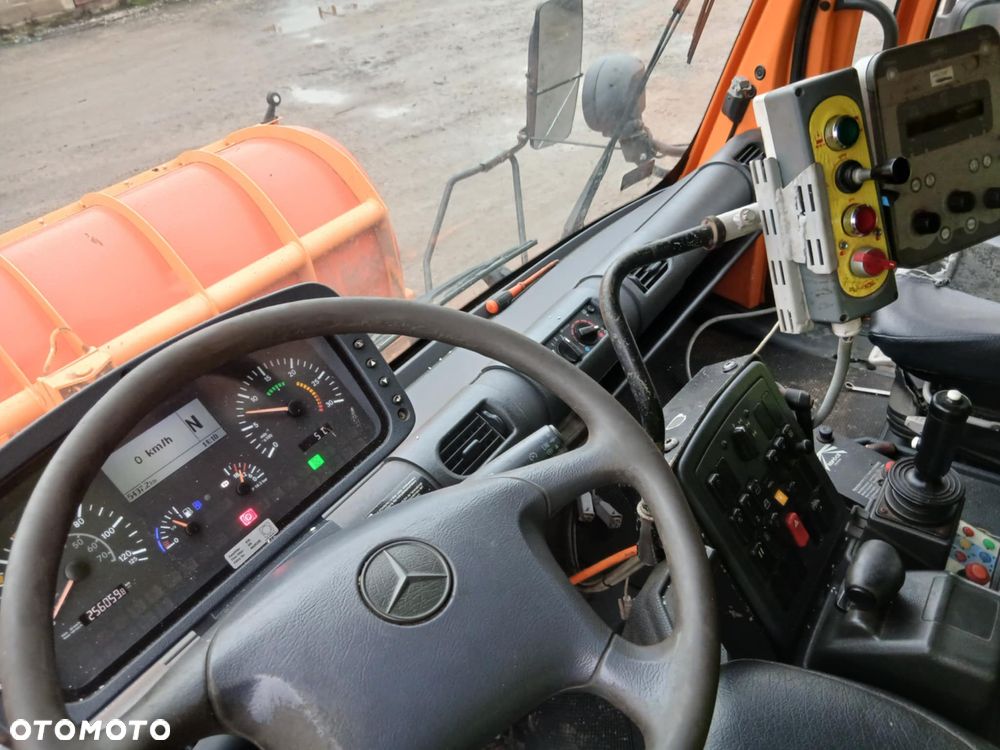 Mercedes-Benz Unimog U 400 - 15