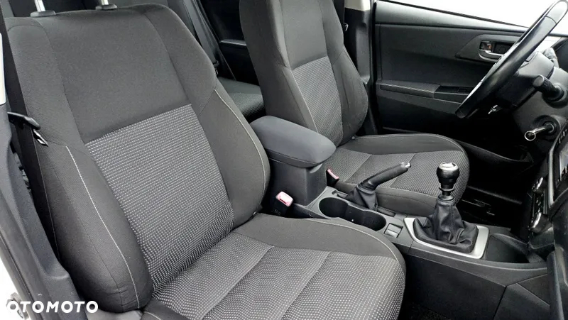 Toyota Auris 2.0 D-4D Prestige - 17