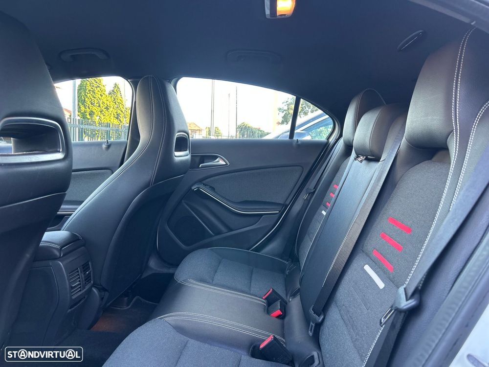 Mercedes-Benz A 180 d AMG Line - 16