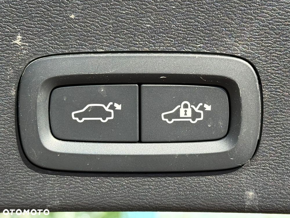 Volvo XC 40 B3 Plus Dark - 21