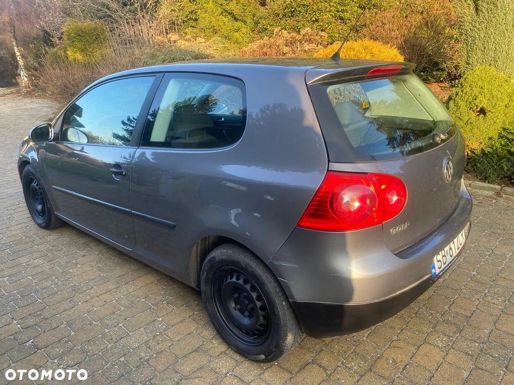 Volkswagen Golf 1.9 TDI Trendline DSG - 20