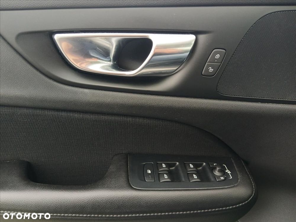 Volvo V60 D3 Momentum Pro - 19