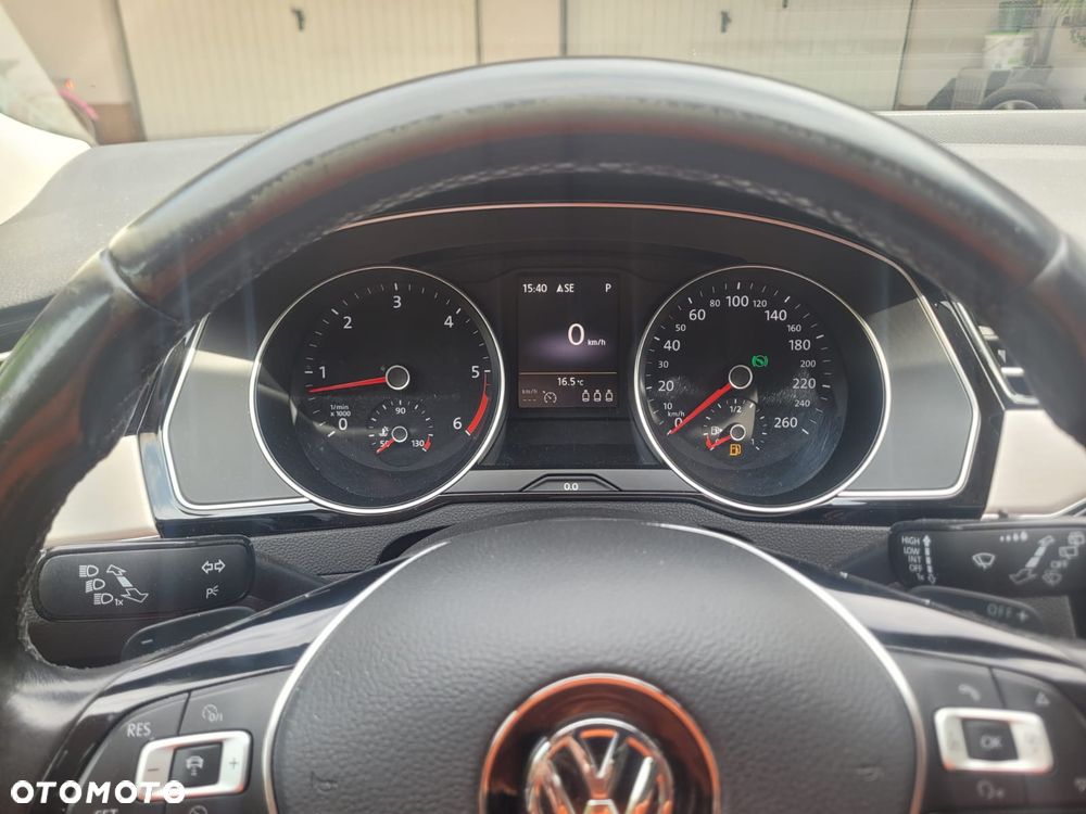 Volkswagen Passat 2.0 TDI SCR DSG Comfortline - 34