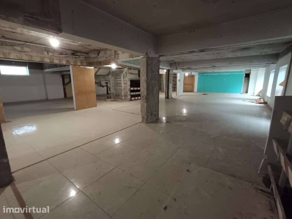 Espaço Comercial com 1800 m² em Linda a Velha - Grande imagem: 2/12