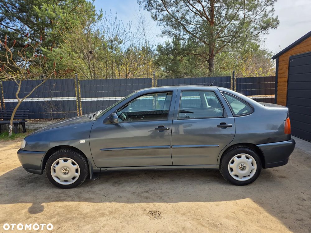 Volkswagen Polo 1.4 Basis - 2