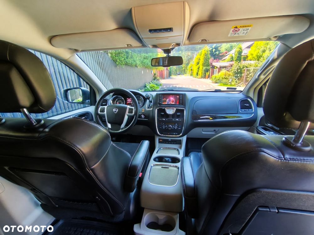 Lancia Voyager 3.6 Platinum - 22
