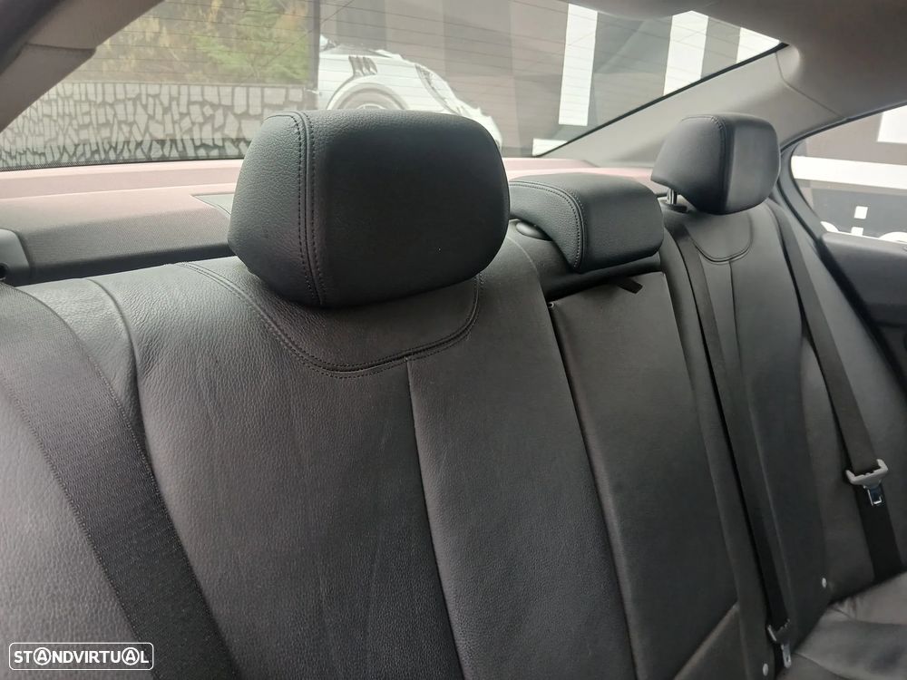 BMW 320 d Line Luxury - 18