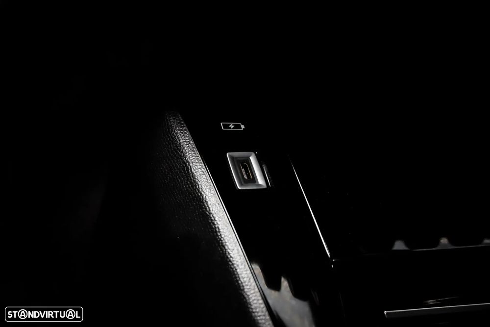 Peugeot e-2008 Allure - 23