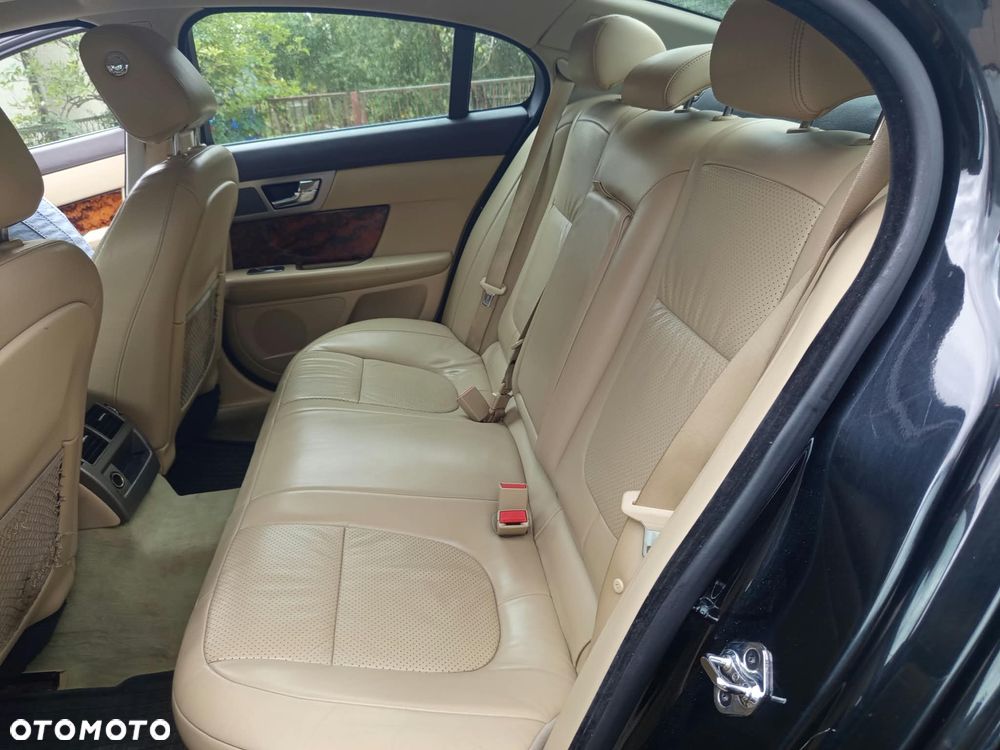 Jaguar XF 3.0 V6 D Luxury - 24