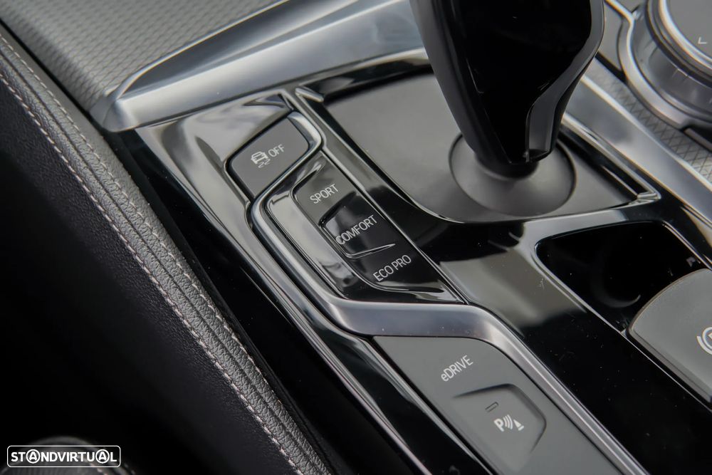 BMW 530 e Pack Desportivo M - 25