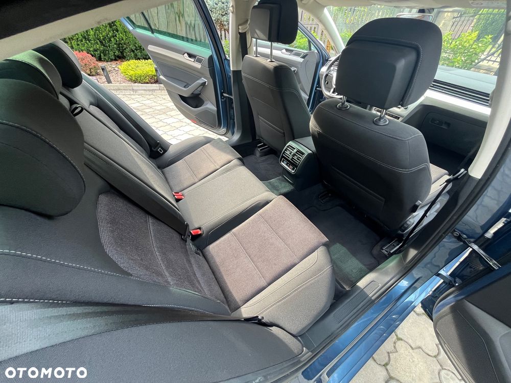 Volkswagen Passat - 20